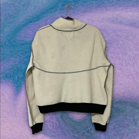 ♥︎ Urban Outfitters Sherpa Contrast Sweater ♥︎ - Picture 2 of 4